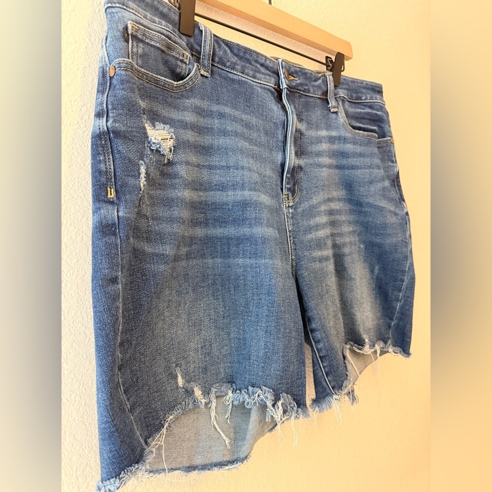 Judy Blue High Rise Distressed Cutoff Denim Shorts 3X Stretch - Picture 4 of 7
